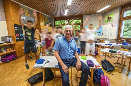 Als Schulleiter stand Peter Bauer nur noch selten selbst im Klassenraum. Die Kinder wird er trotzdem vermissen, sagt er. Foto: Giacinto Carlucci