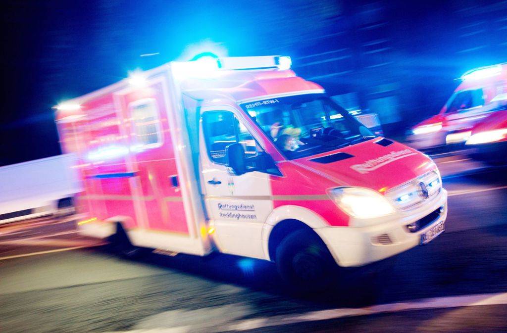 Vorfall im Münsterland: Junge wird unter Auto eingeklemmt - Nachbarn heben Wagen an