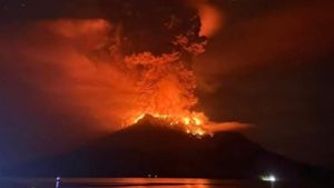 Vulkane: Höchste Alarmstufe: Vulkan in Indonesien erneut ausgebrochen