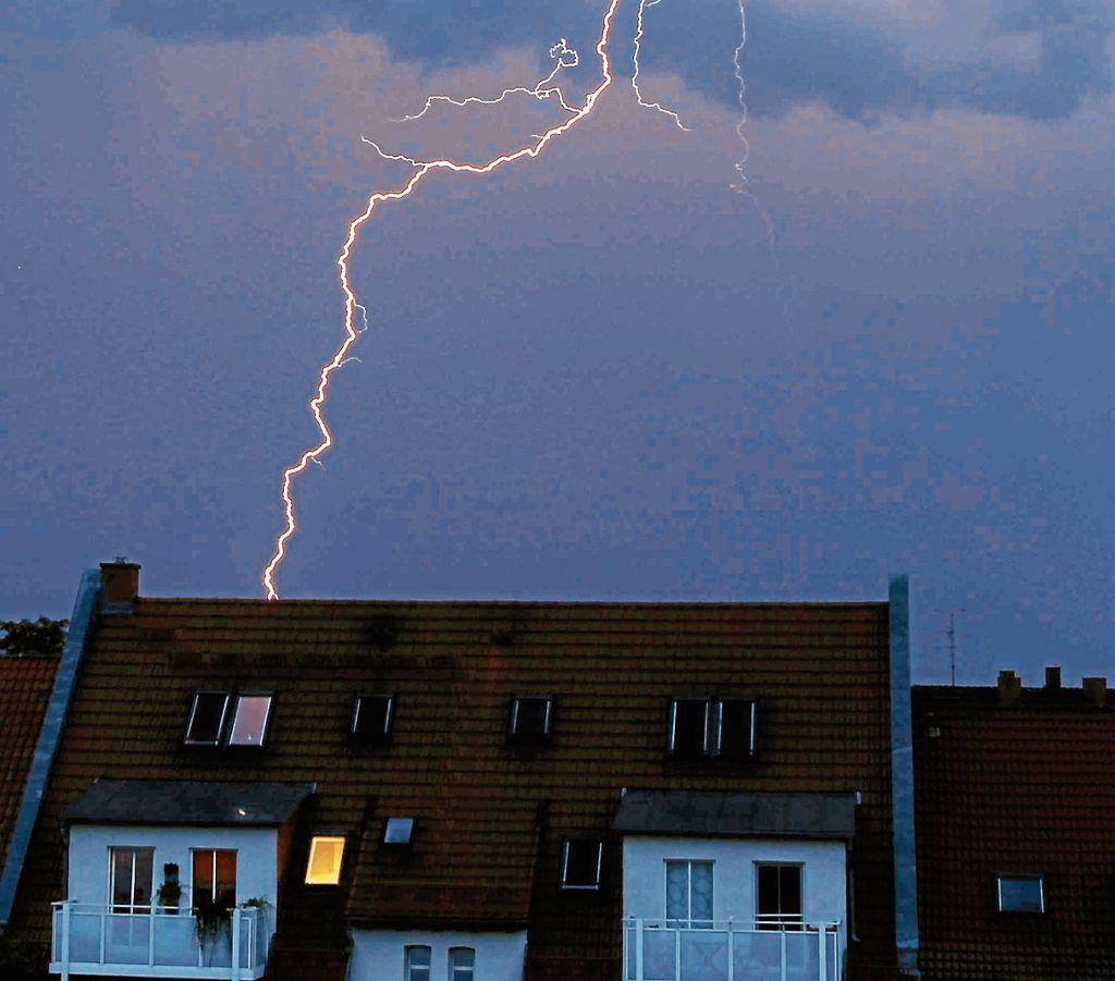 Drei Hausbewohner nach Blitzeinschlag im Krankenhaus