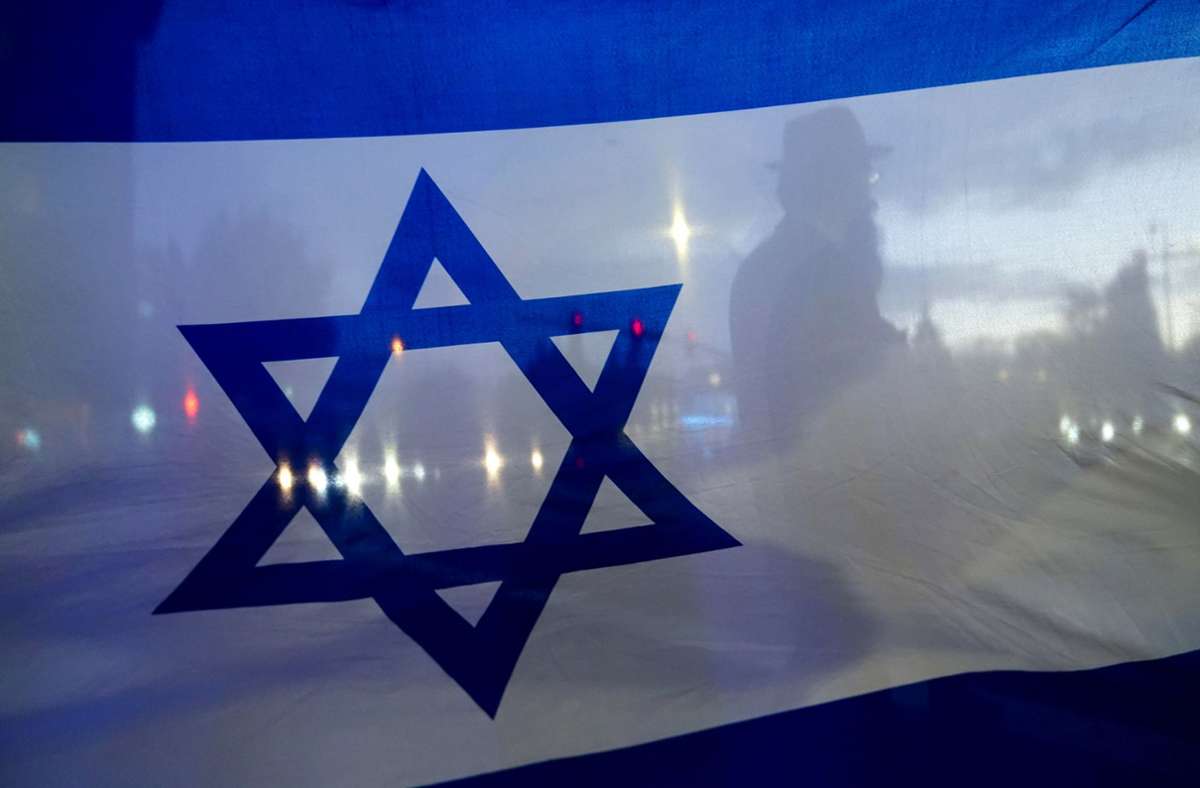 Polizei ermittelt: Israel-Flagge vor Heilbronner Rathaus abgerissen