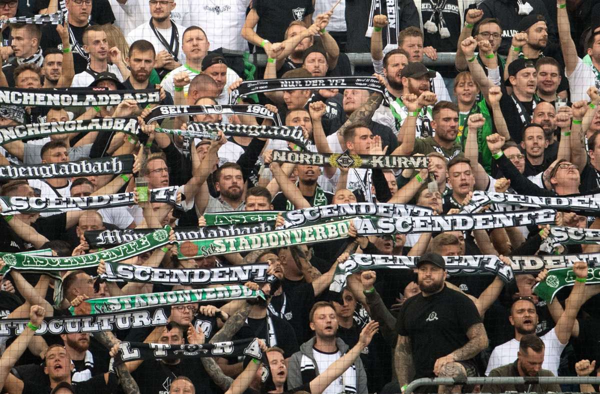 VfB Stuttgart gegen Borussia Mönchengladbach: Gladbach-Fans wollen Anzeige gegen prügelnde Ordner erstatten