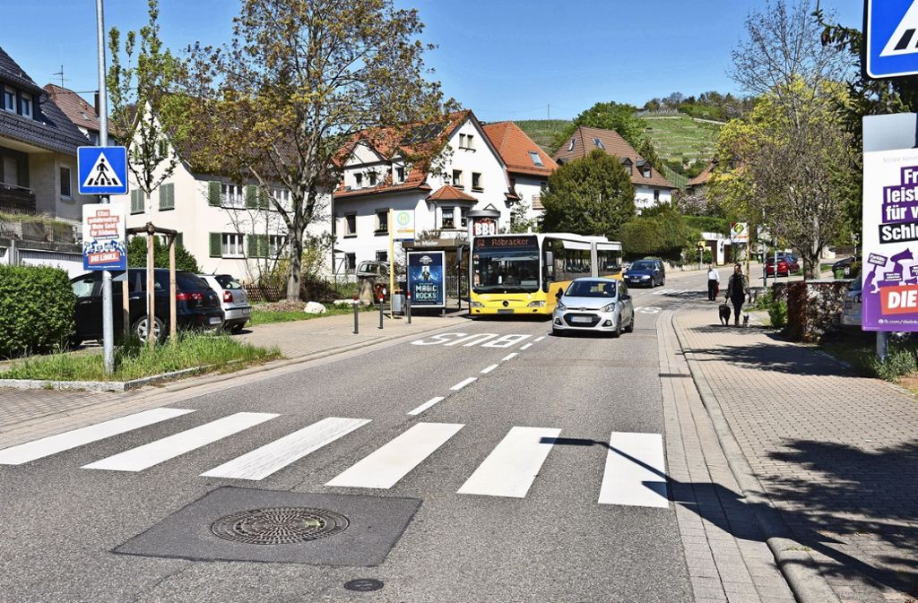 Ampel an der Bushaltestelle „Im Mäder“ gefordert: Überweg in der Asangstraße soll sicherer werden