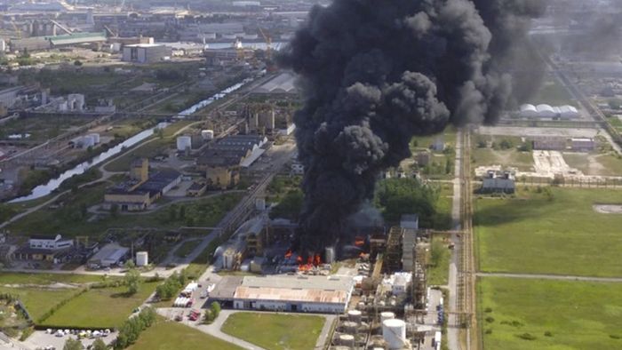 Explosion in Chemiefabrik in Venedig
