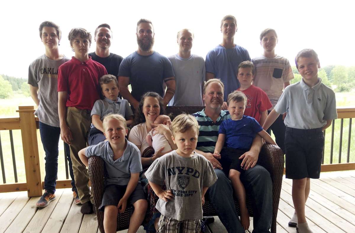 US-Großfamilie begrüßt Nesthäkchen: Familie mit 14 Söhnen freut sich über Tochter