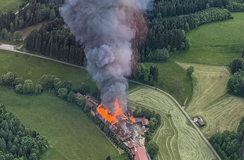 Ruppertshofen im Ostalbkreis: Großbrand in Sägewerk hält Feuerwehr in Atem – immenser Schaden