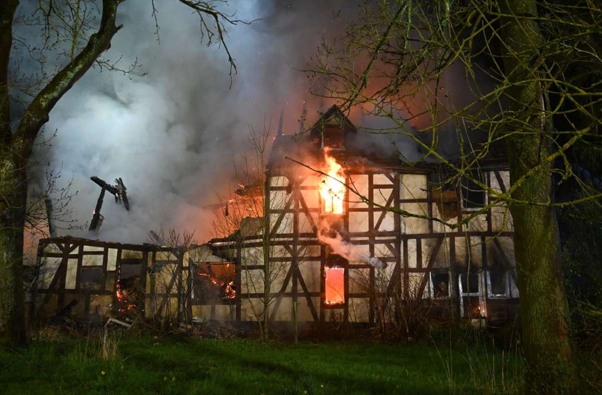 Als die Feuerwehr eintraf, brannte das Haus bereits.