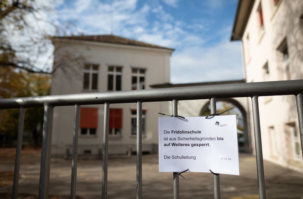 Baumängel an Schule in Lörrach: Wieder Dachziegel auf dem Schulhof