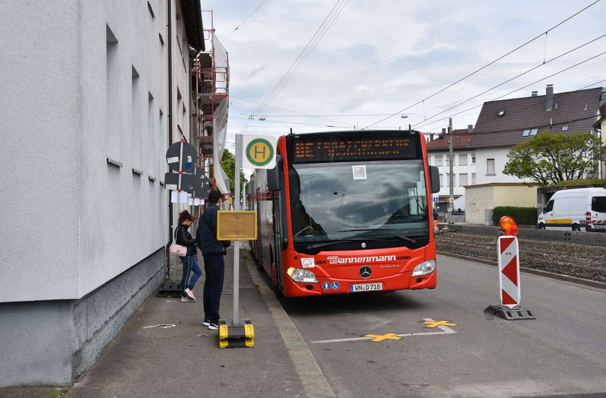 Ersatzbus statt Stadtbahn. Die Busse kommenregelmäßig.