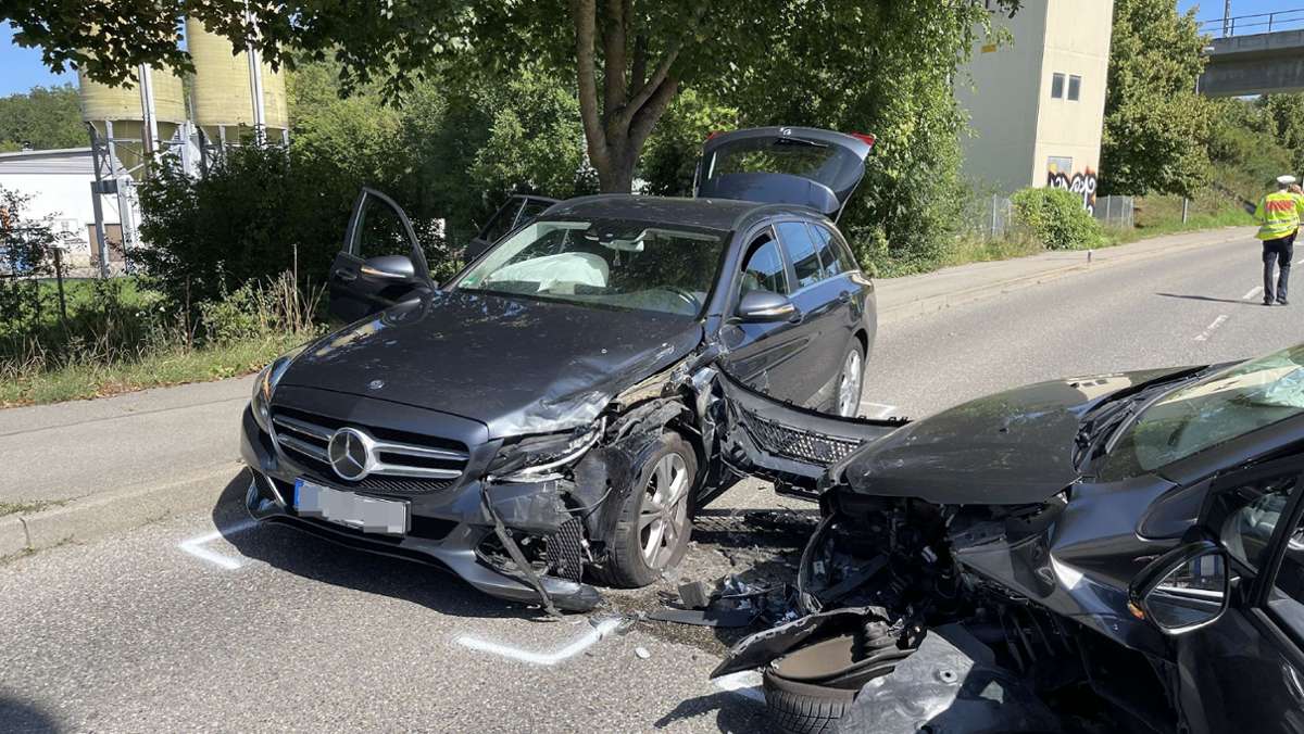 Josef-Beyerle-Straße in Weil der Stadt: Vier Verletzte bei schwerem Unfall