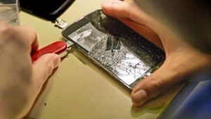 So kann jeder sein Smartphone selbst  reparieren