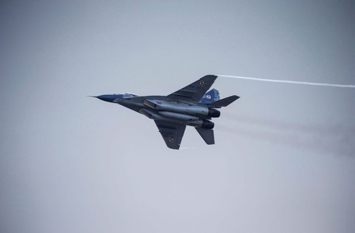 Bundesregierung erteilt Polen Genehmigung: Kampfflugzeuge für die Ukraine: Was bedeutet die Entscheidung?