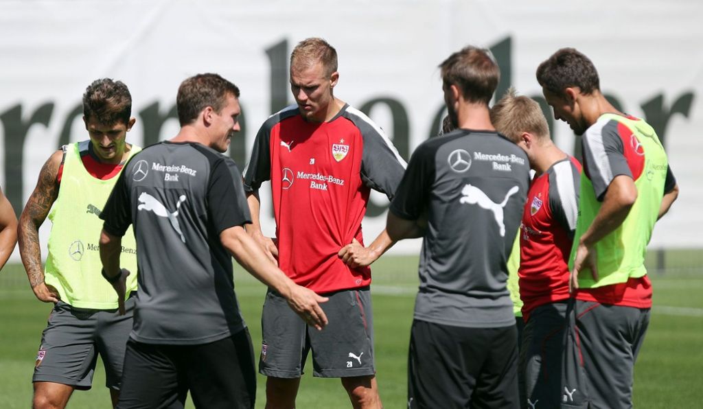 Bei VfB-Trainer Wolf wirkt die Entlassung von Schindelmeiser nach: Personalsorgen vor dem Pokalspiel in Cottbus