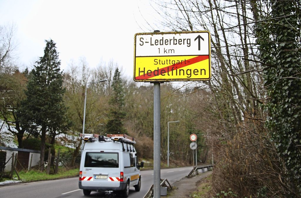 HedelfingenWaldheimverein erhofft sich Verminderung „der Raserei“ an seiner Einfahrt: Versetzung der Ortstafel erneut geprüft