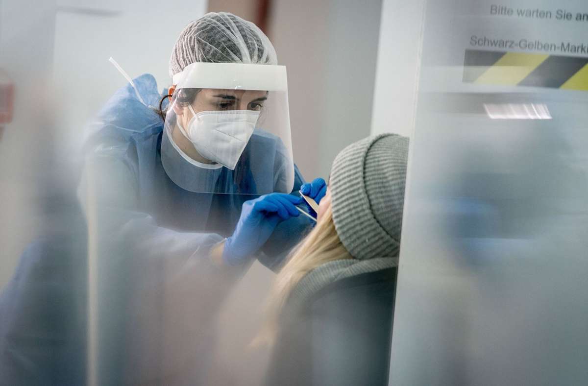 Coronapandemie in Deutschland: Gesundheitsämter melden 3883 Neuinfektionen