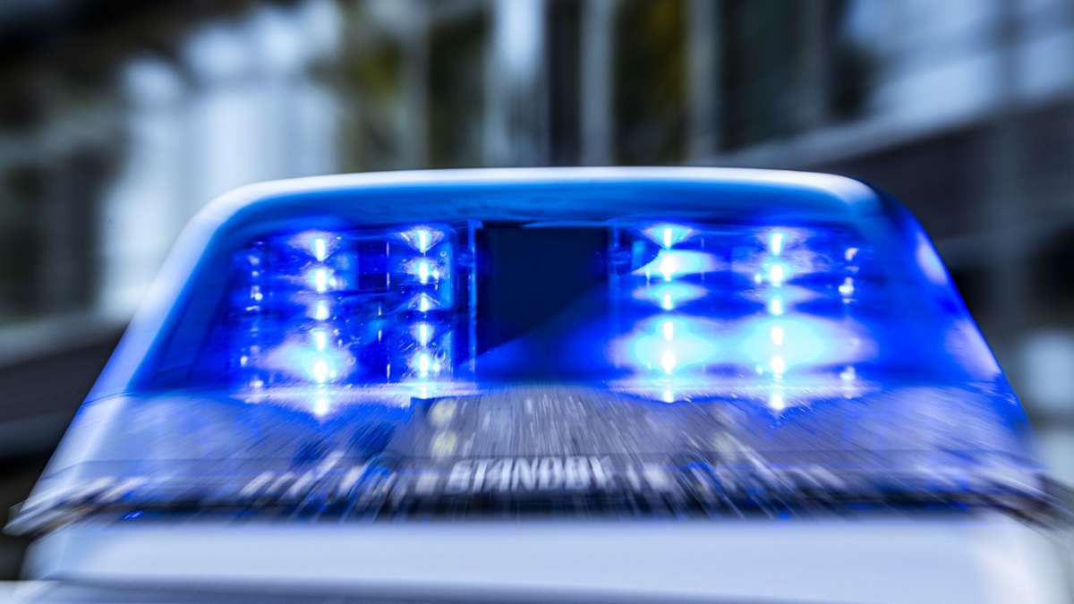 Raub in Stuttgart: Männergruppe bedroht 40-Jährigen mit Messer und raubt ihn aus