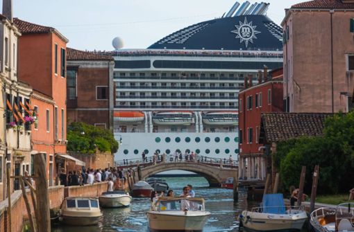 Armes Venedig: Schiffe, groß wie Wolkenkratzer, angetrieben vom schmutzigsten Schweröl der Welt und   skrupellosen Geschäftsinteressen. Foto: imago/viennaslide
