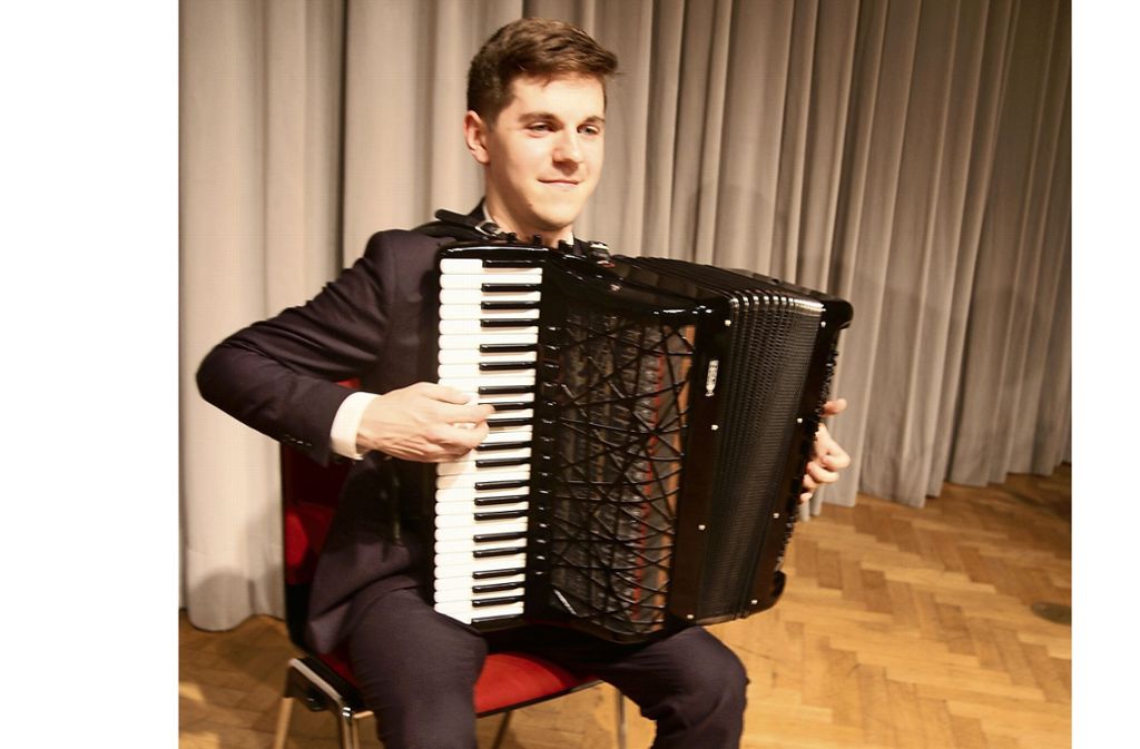 Radu Ratoi mit fantastischem Konzert bei Cultur in Cannstatt im Kursaal: Akkordeon-Weltmeister im Kursaal