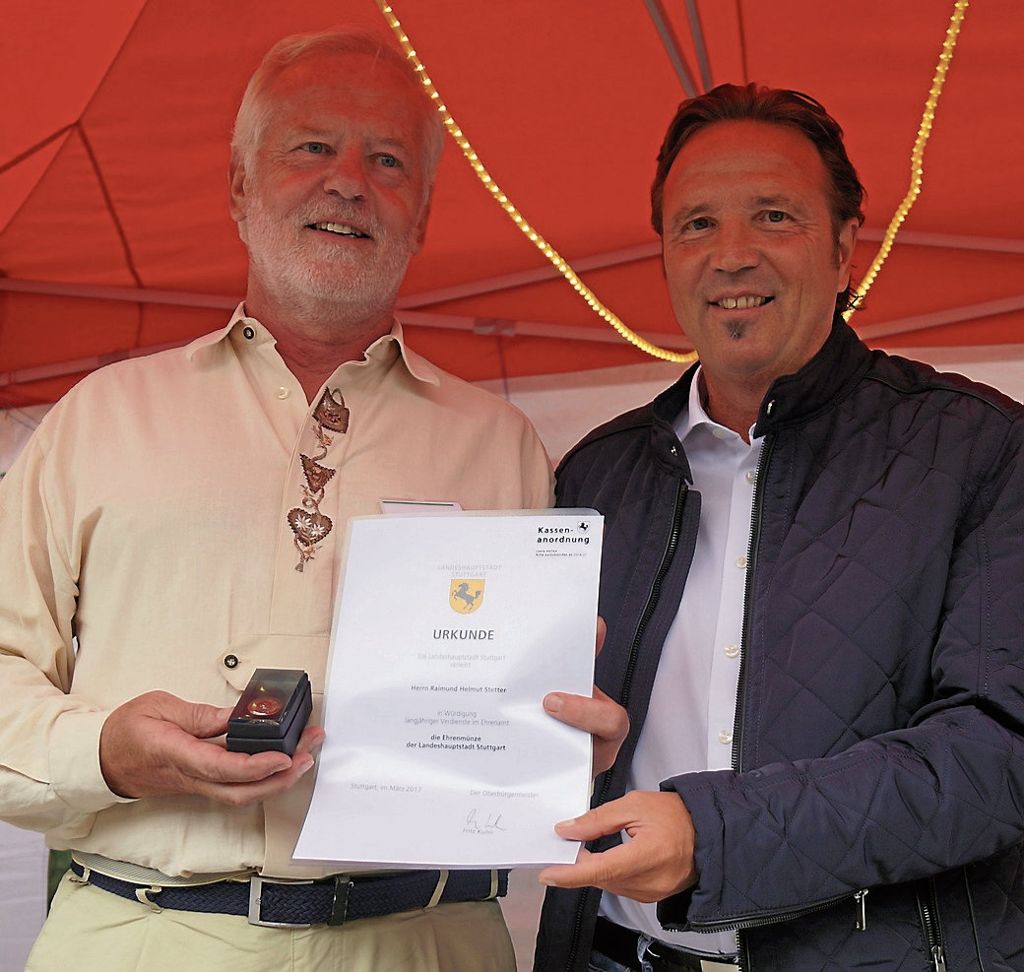 MüHLHAUSEN:  Raimund Stetter erhielt die Ehrenmünze der Stadt: Engagement für Weinbau und Fasnet