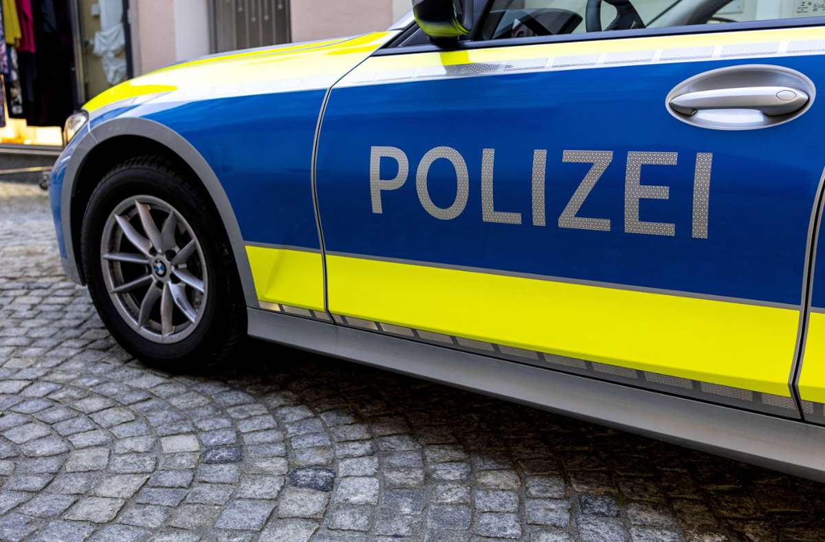 Polizei  Stuttgart sucht Zeugen: Ladendieb biegt Verkäufer den Daumen um