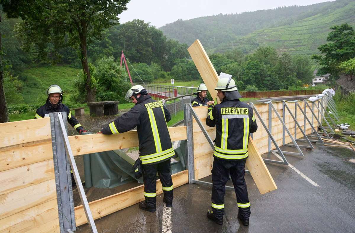 In der Eifel werden nach den Unwettern knapp 70 Menschen vermisst.