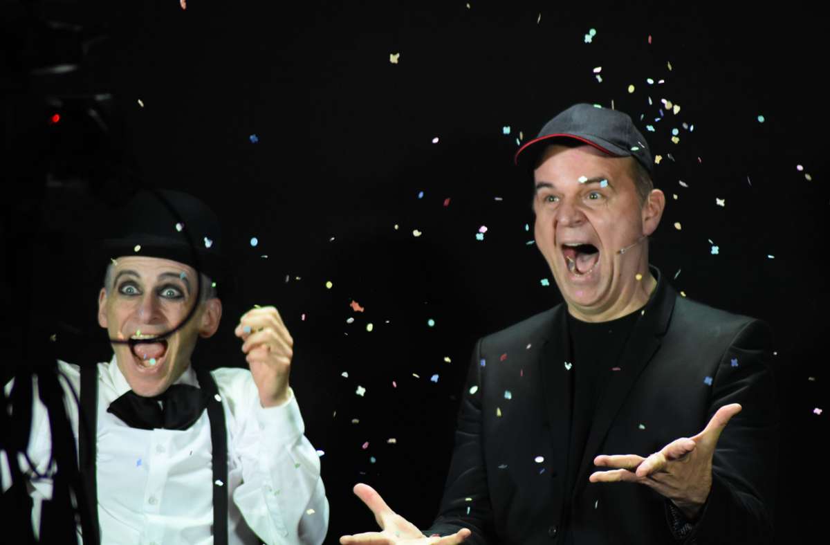 Magier Topas (links) und der Pantomime Pablo Zibes beim Dreh für das Stuttgarter Kunstcaching.