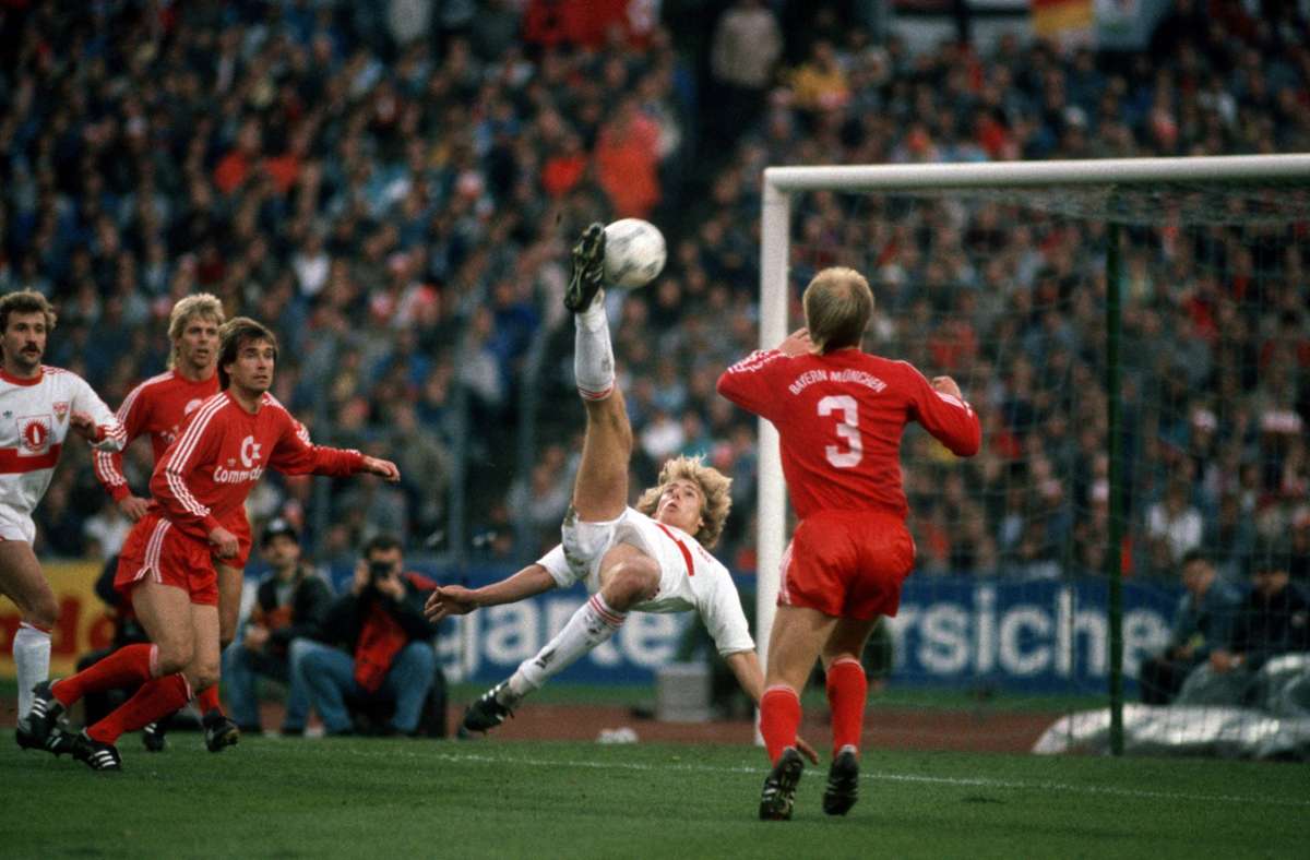 Im November 1987 gelingt Jürgen Klinsmann gegen den FC Bayern das Tor des Jahres.