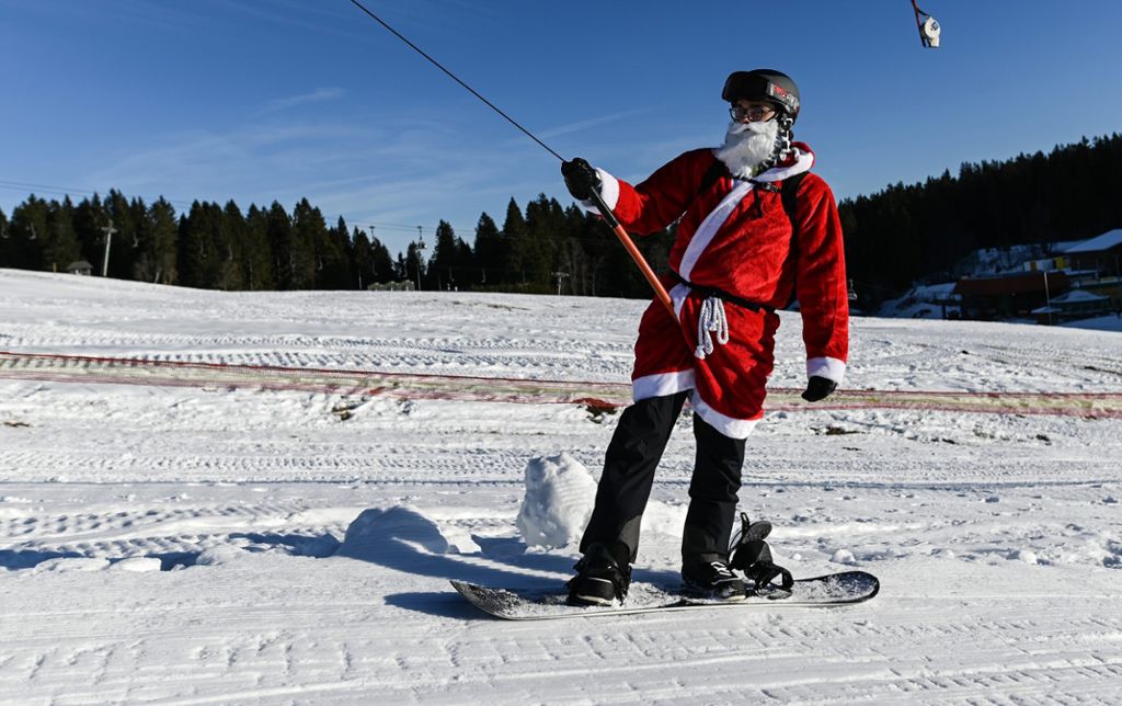 Wer sich für den Nikolaus hält, hat zum Start in die Skisaison am Feldberg freie Fahrt: Skisaison am Feldberg beginnt