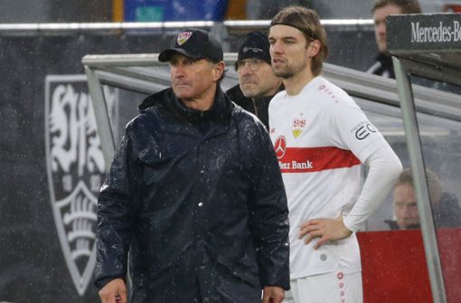 Beim Heimsieg gegen den 1. FC Köln war Bruno Labbadia nicht nur mit Borna Sosa ziemlich zufrieden – welche Startelf der VfB-Trainer auf Schalke vermutlich ins Rennen schicken wird,  zeigen wir in unserer Bildergalerie. Foto: Baumann