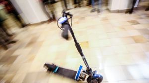 Stuttgart: Unbekannte klauen E-Scooter – Polizei sucht Zeugen