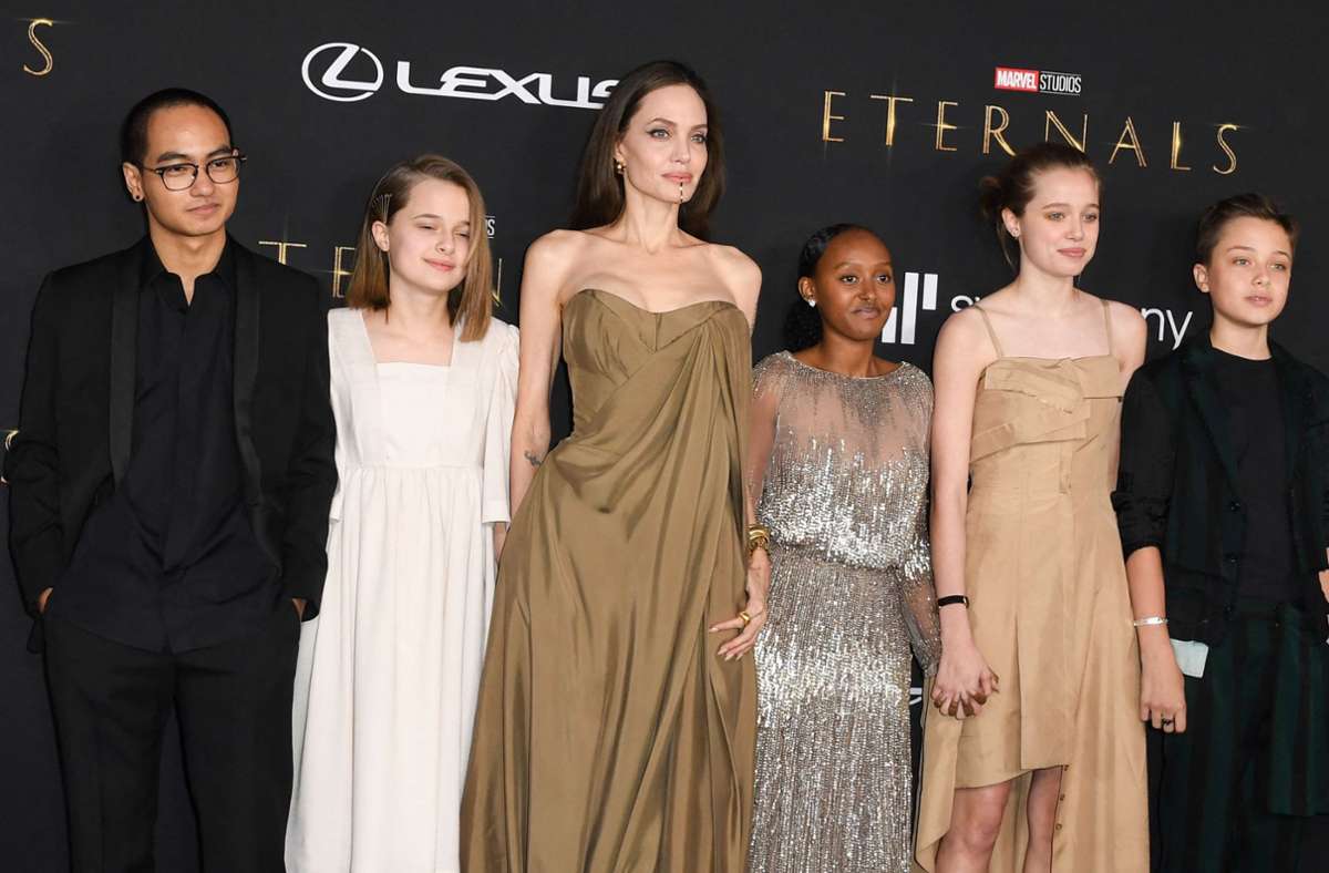 Angelina Jolie mit fünf ihrer sechs Kinder (von links): Maddox, Vivienne, Zahara, Shiloh und Knox.