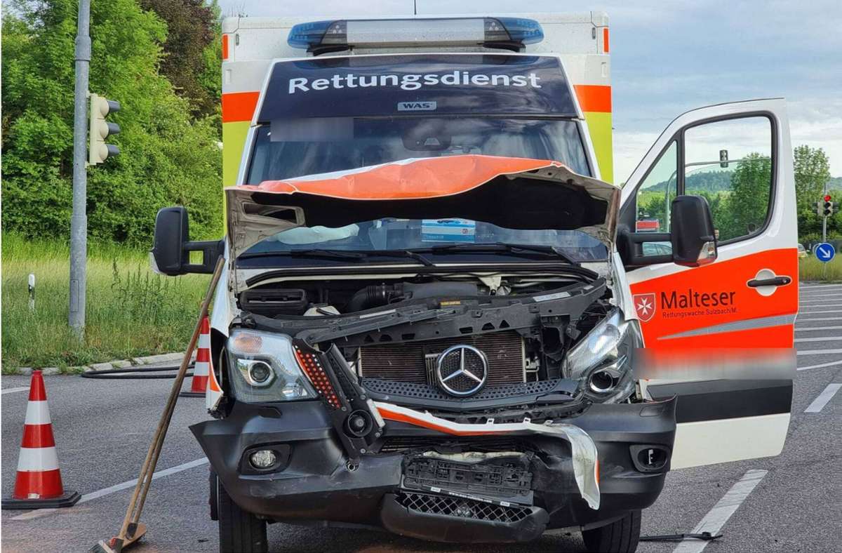 Der Rettungswagen war in einen Unfall bei Weinsberg verwickelt.
