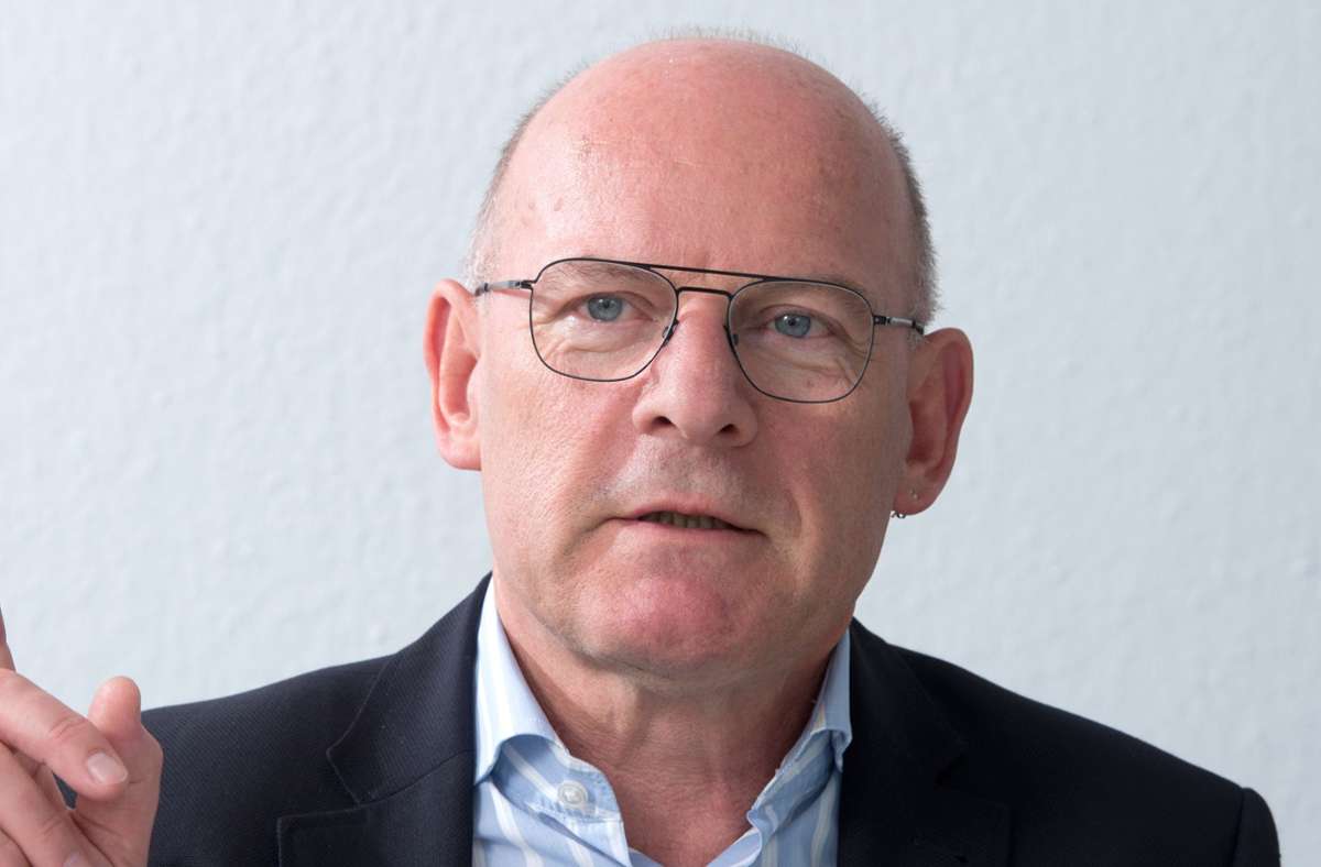 Verkehrsminister Winfried Hermann zu E-Fuels: „Das Auto ist nicht das Problem“