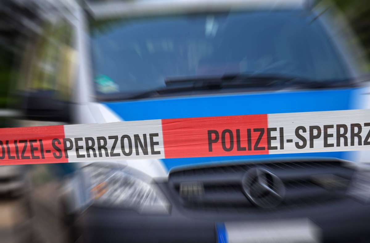 Pforzheim/Karlsruhe: Vier Verletzte bei Unfall auf A8  –  Lkw und fünf Autos beteiligt