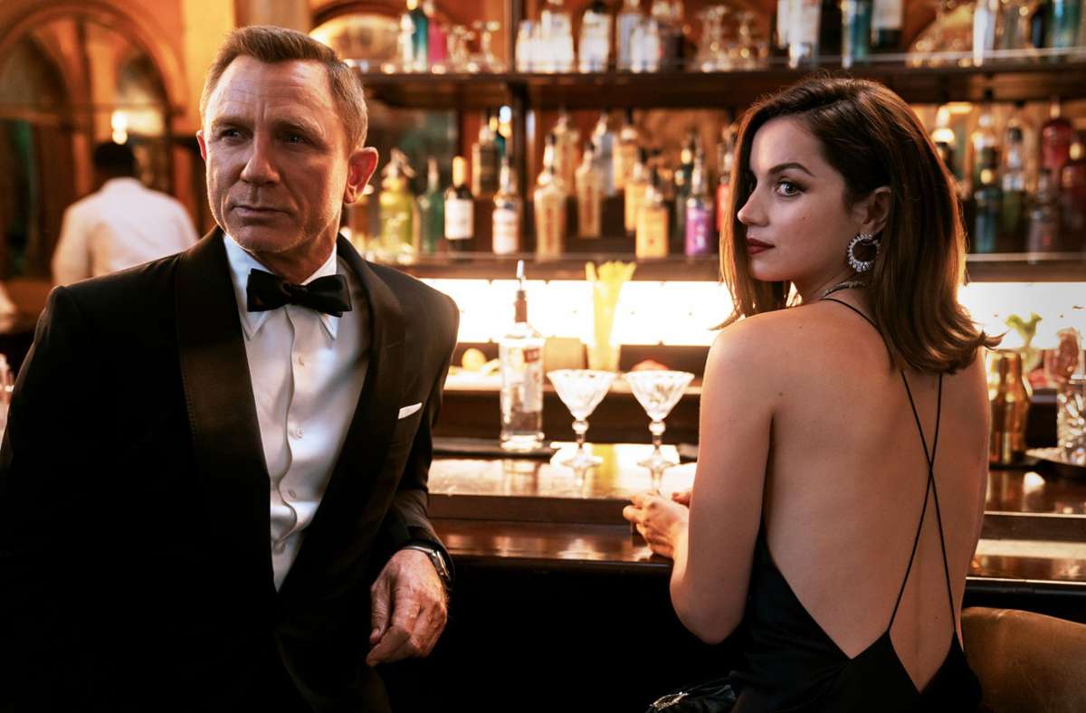 Der neue „Bond“ im Kino: Daniel Craig geht mit einem Paukenschlag