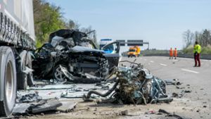 Frau stirbt an Unfallstelle – Autobahn stundenlang voll gesperrt