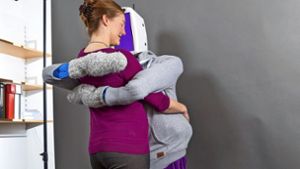 Free Hugs vom Schmuse-Roboter