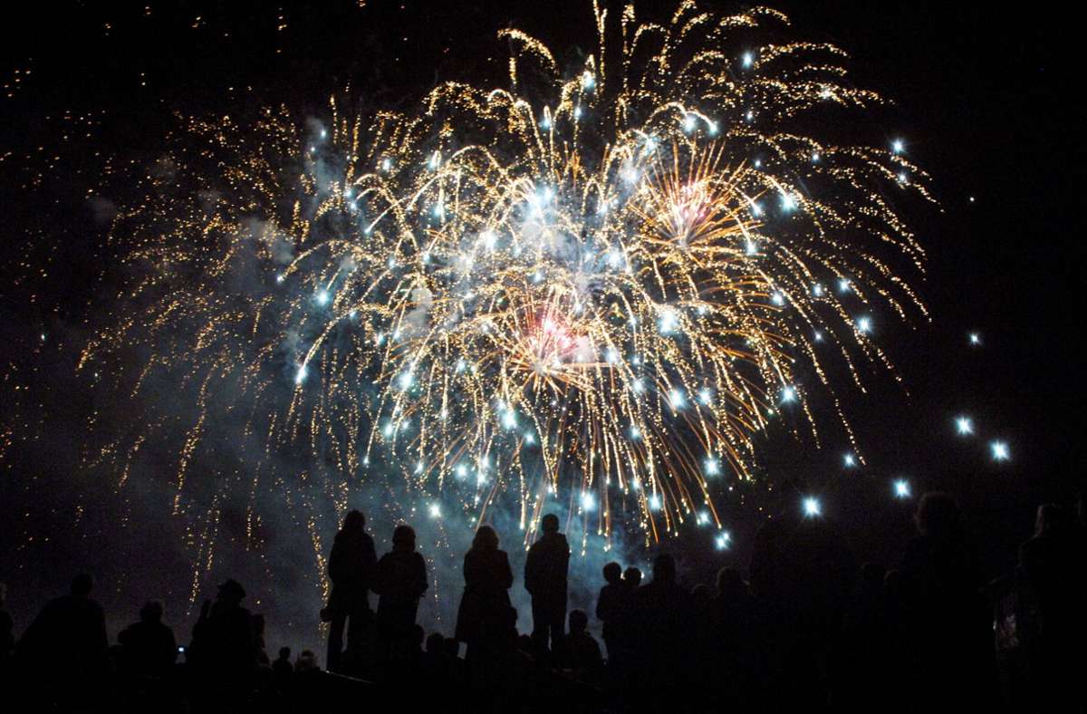 “Flammende Sterne“ in Ostfildern: Wird das Feuerwerk trotz Regen zu sehen sein?