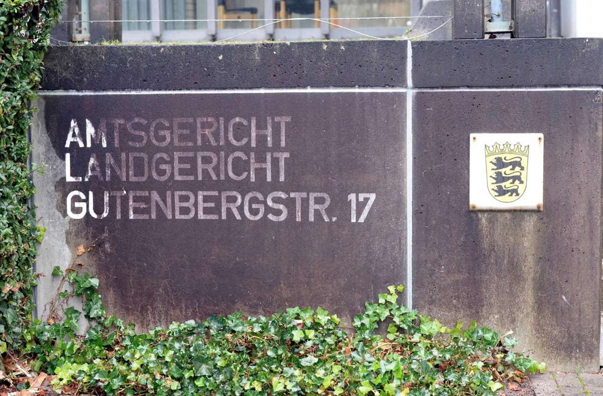 Landgericht Baden-Baden: Mann ist wegen tausender Betrugsfälle und Millionen-Schaden angeklagt