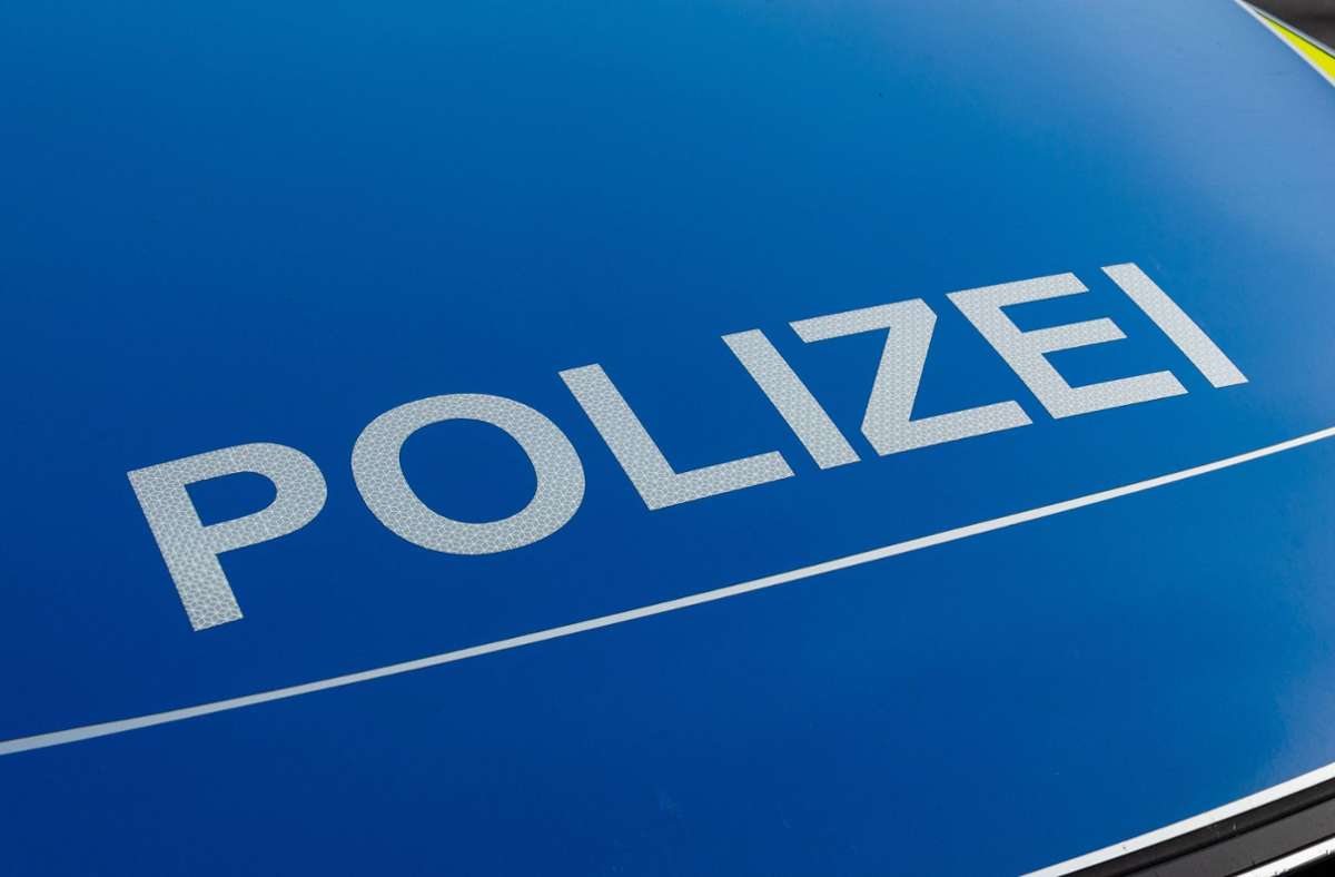 Weinheim im Rhein-Neckar-Kreis: Polizist schießt an Spielplatz Mann an –  Zustand stabil