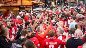 „Berlin in Rot“ – SC Freiburg-Fans feiern in der Hauptstadt