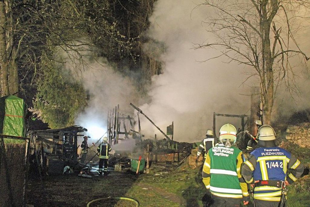 Feuerwehreinsatz in Pliezhausen: Immenser Schaden bei drei Bränden - Polizei vermutet Brandstiftung