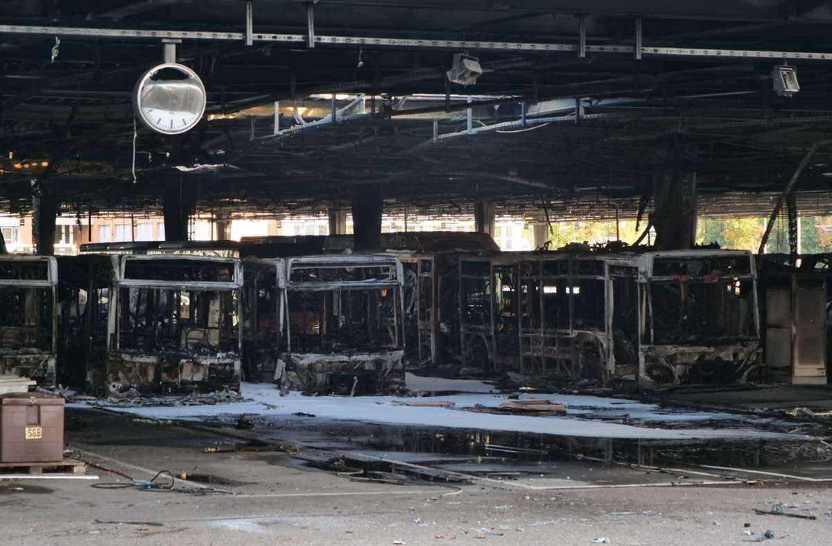 Großbrand im Bus-Depot in Stuttgart-Ost: Am Morgen danach wird das Ausmaß der Zerstörung deutlich