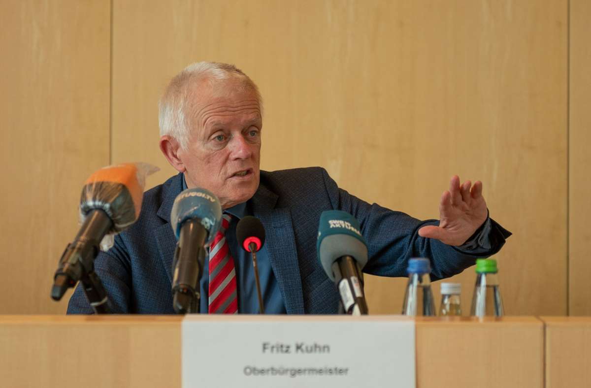Fritz Kuhn erläuterte am Freitag die Maßnahmen der Stadt gegen die steigenden Corona-Infektionszahlen. Foto: Leif Piechowski