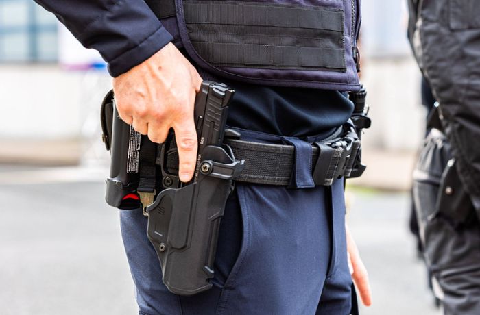 Vorfall in Kehl: 25-Jähriger geht mit Messer auf Polizisten zu - Schuss ins Bein