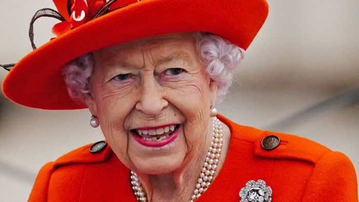 Queen kreist 15 Minuten im Flieger über London