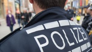 Mann spuckt erst Richtung Polizistin – dann randaliert er auf Königstraße