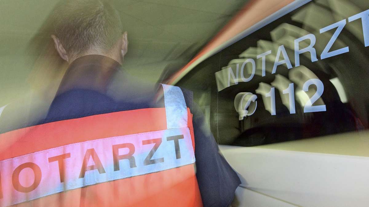 Unfall in Pforzheim: Auto gerät auf Gehweg und verletzt Fußgänger tödlich