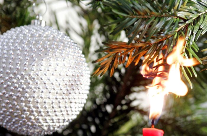 Brand in Stuttgart-Ost: Weihnachtsbaum in Flammen