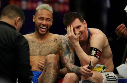 Lionel Messi (re.) nach dem siegreichen Finale der Copa America mit seinem brasilianischen Ex-Barcelona-Kollegen Neymar. Foto: Imago/Zuma /e
